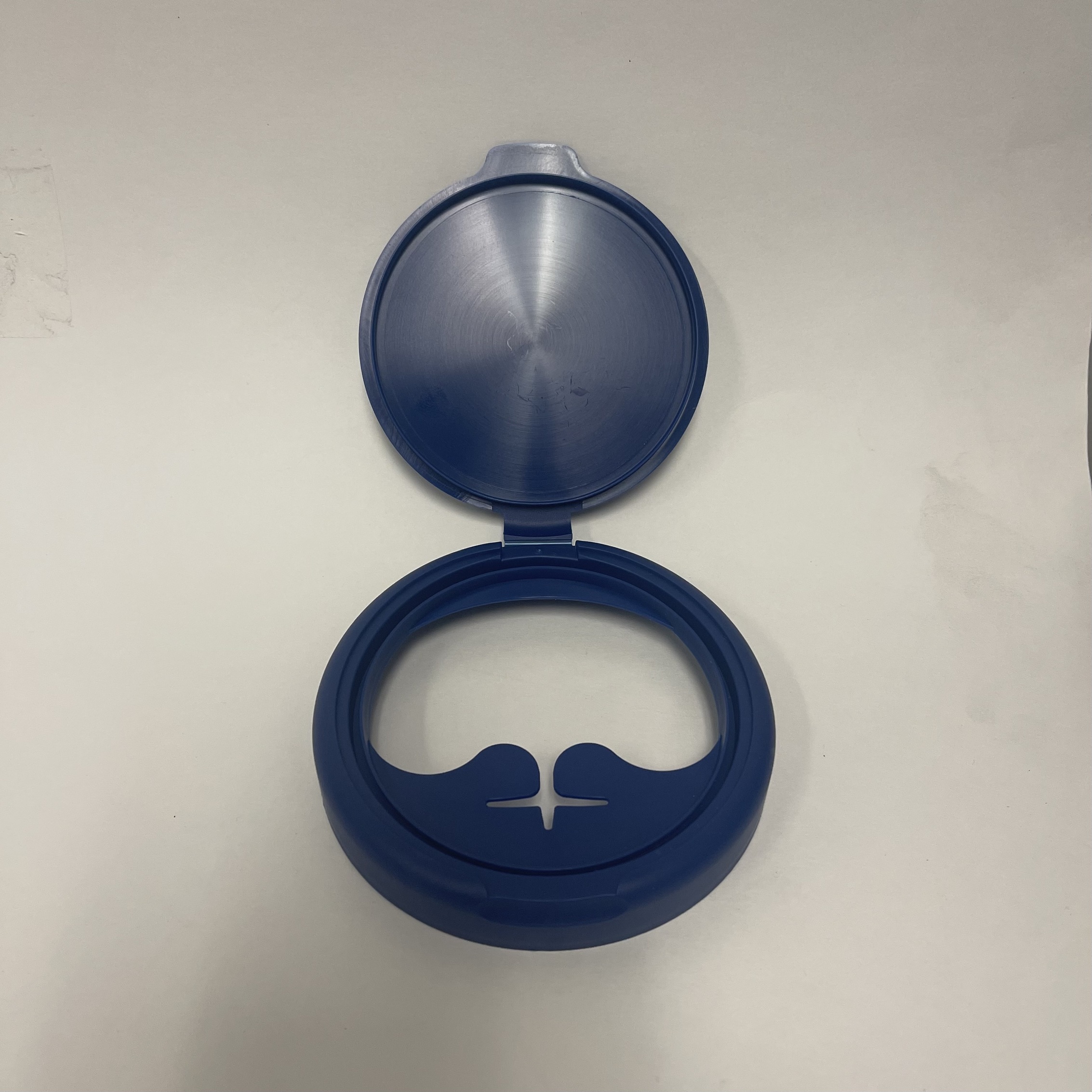 round large butterfly opening plastic lid